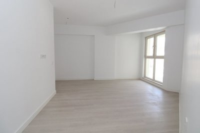 Interior 6