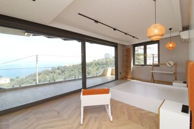 Interior 9