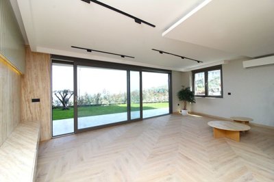 Interior 5