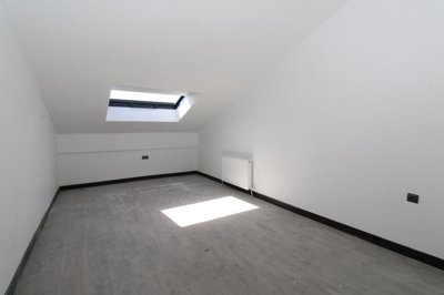 Interior 6