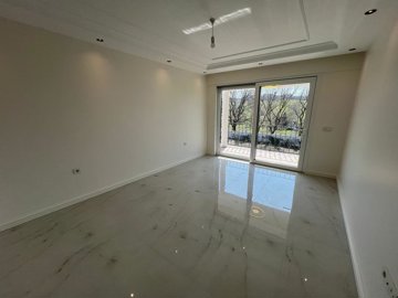 Interior 6