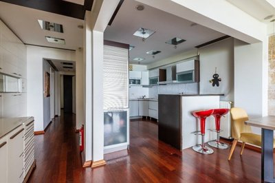 Interior 7