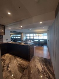 Interior 4