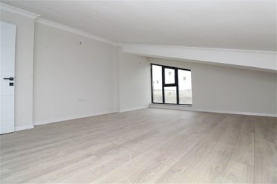 Interior 6