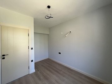 Interior 6