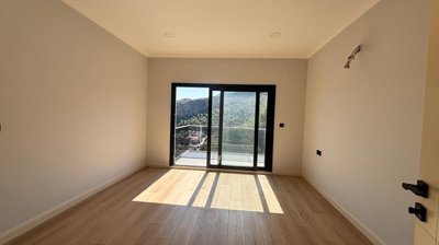 Interior 5