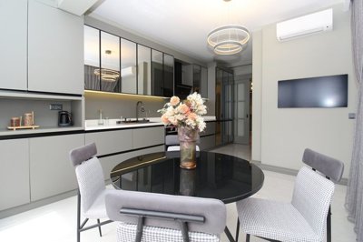 Interior 5