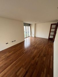 Interior 5