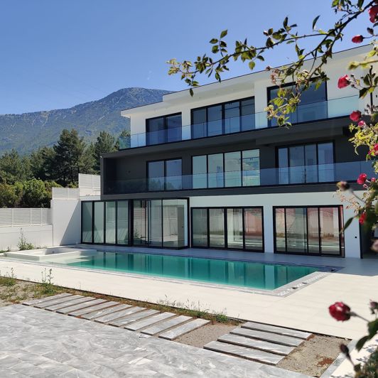 Image No.1-4 Bed House/Villa for sale
