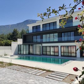 Exterior 1