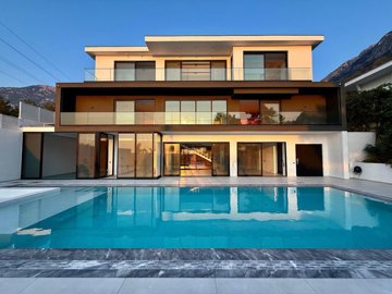 Exterior 1