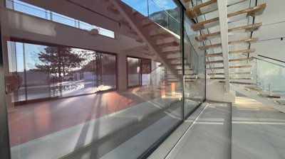 Interior 5