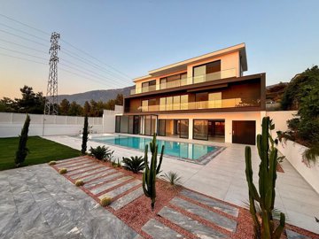 Exterior 3