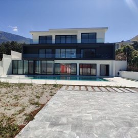 Exterior 4