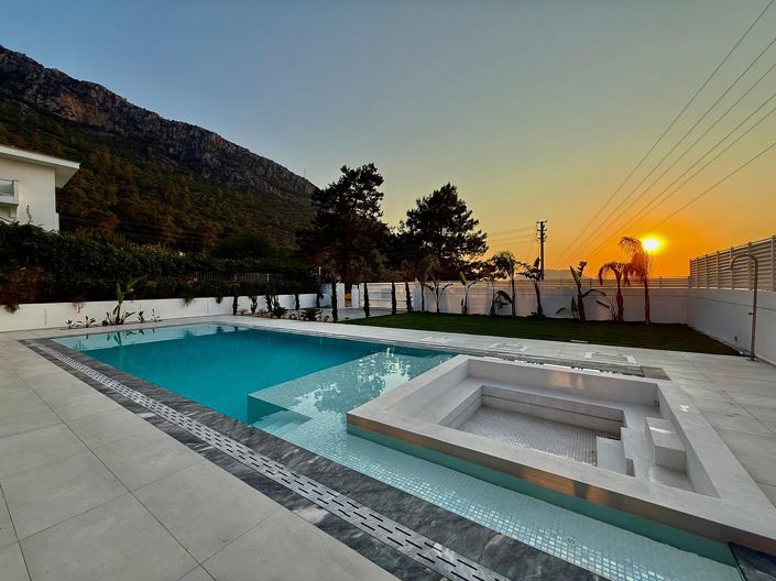 Image No.5-4 Bed House/Villa for sale