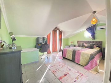 Interior 10