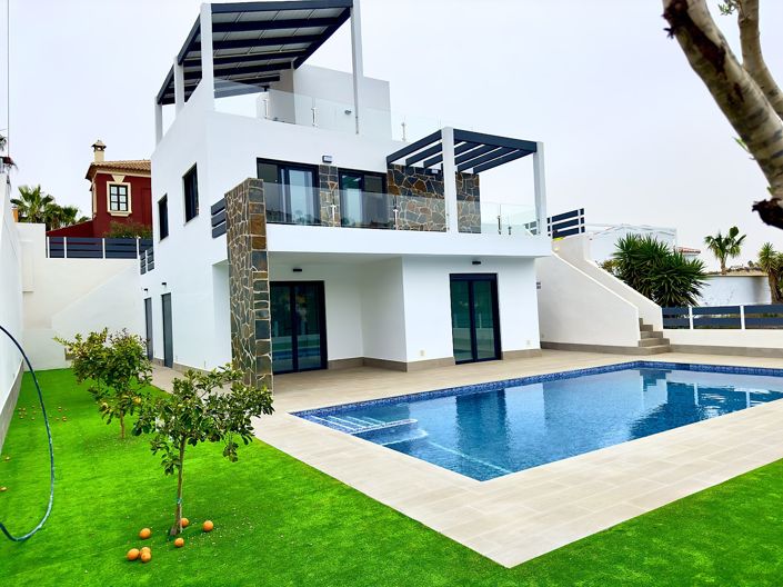 Image No.2-4 Bed House/Villa for sale