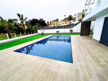 Exterior 5