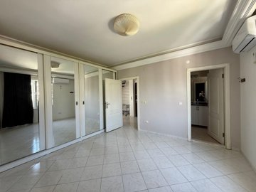 Interior 7