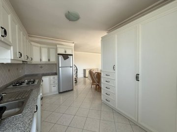 Interior 7