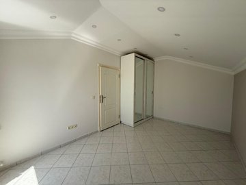 Interior 8