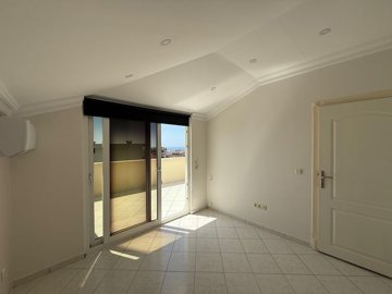 Interior 9