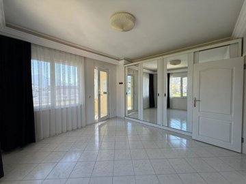Interior 9