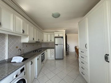 Interior 5