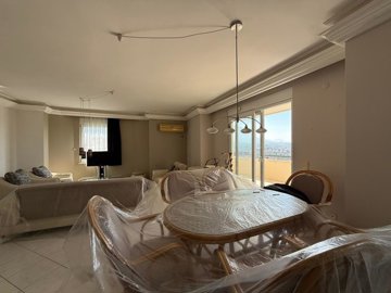 Interior 5
