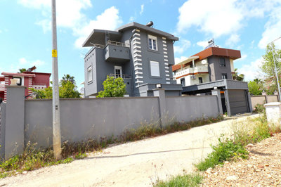 Exterior 4