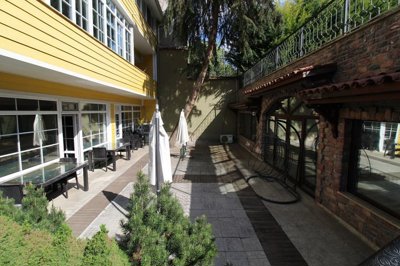 Exterior 6