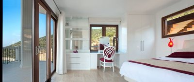 Interior 6