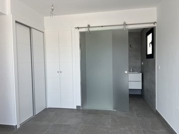 Interior 8