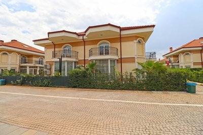 Exterior 3