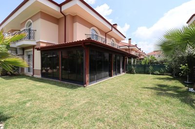 Exterior 5