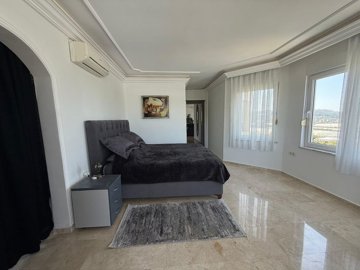 Interior 5