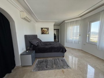 Interior 5