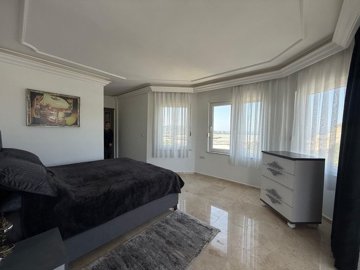 Interior 6