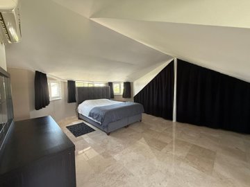 Interior 7