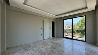 Interior 6