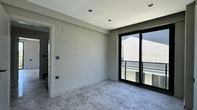 Interior 7