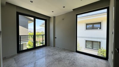 Interior 8