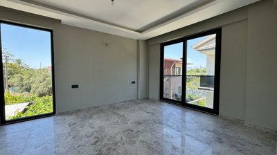 Interior 4