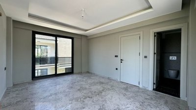 Interior 5