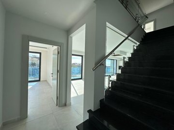 Interior 5