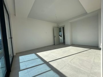 Interior 6
