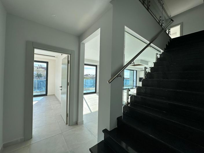 Image No.12-4 Bed Apartment for sale