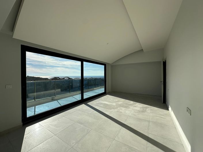 Image No.15-4 Bed Apartment for sale