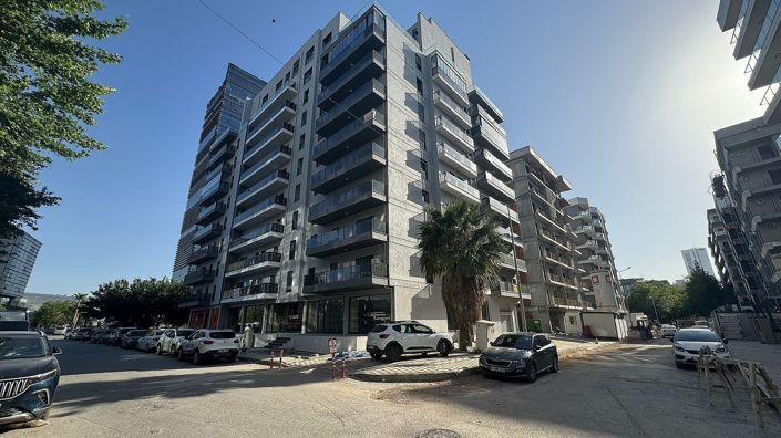 Image No.1-4 Bed Apartment for sale