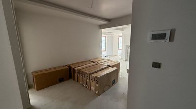 Interior 6